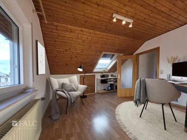 Immobilie in Wehrheim - Pendler aufgepasst, das ist Ihr Haus! Viel Platz mit top Infrastruktur, Teilvermietung möglich - Bild 2
