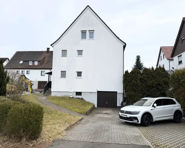 Immobilie in Ellwangen (Jagst) - +++Modernisierte 4-Zimmer-DG-Wohnung mit Gartenanteil in ruhiger Lage+++ - Bild 2