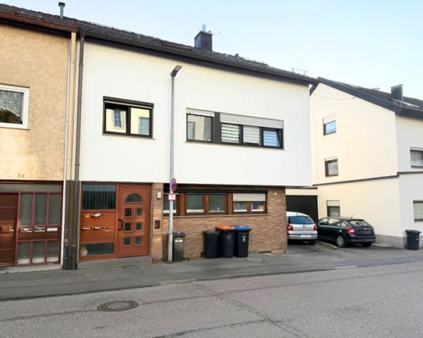 Immobilie in Leonberg - +++Sofort einziehen! DG-Wohnung in Leonberg mit Balkon, Kamin und Sauna+++ - Bild 1