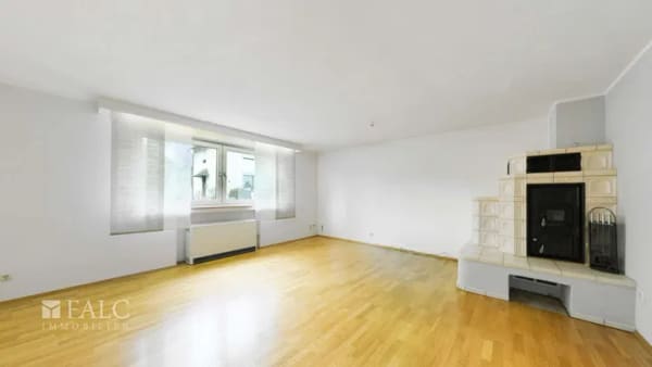 Immobilie in Niederzier - Viel Platz für neue Ideen: Sanierungsbedürftiges Einfamilienhaus mit Wintergarten und drei Garagen - Bild 1