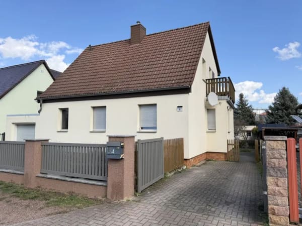 Immobilie in Bad Dürrenberg - Preisreduzierung - Viel Platz, viel Grün, viel Zuhause: Haus mit Garten, Terrasse, Balkon und Garage - Bild 0