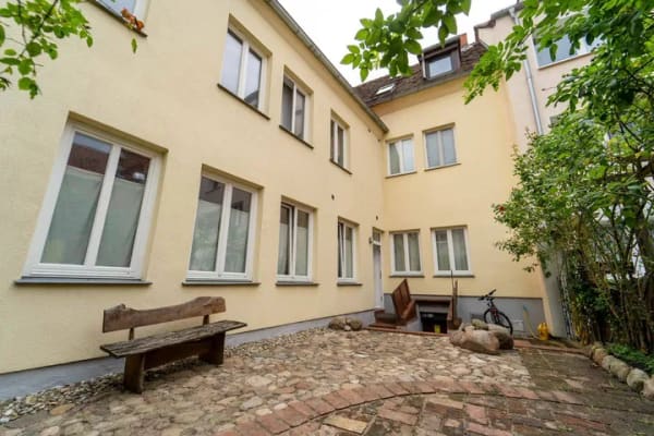 Immobilie in Güstrow - Gepflegtes Wohn- u. Geschäftshaus mit Entwicklungspotenzial im Güstrower Stadtzentrum - Bild 1
