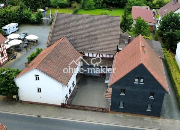 Immobilie in Kirtorf - Wohnhaus mit Bauernhof - Bild 0