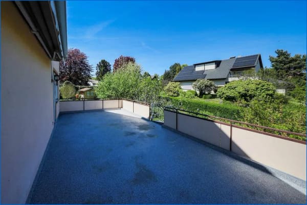 Immobilie in Gaienhofen - 4 Zi. Whg. im 1.OG in unmittelbarer Seenähe mit Balkon, Terrasse und Gartenanteil und Garage! - Bild 2