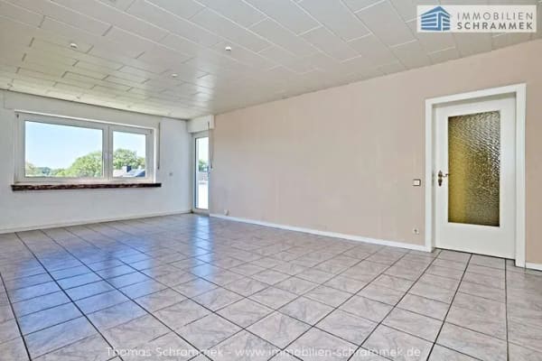 Immobilie in Hemer - GÜNSTIGER EINSTIEG INS EIGENTUM! - 4-ZIMMER-WOHNUNG MIT LOGGIA UND G-WC IN GEPFLEGTER WOHNANLAGE - Bild 2