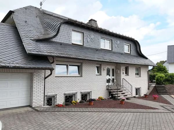 Immobilie in Roßbach - Viel Platz für Ihre Wohnträume – Hochwertiges Einfamilienhaus mit Einliegerwohnung in ruhiger Wohnla - Bild 2