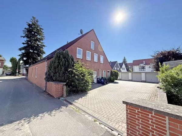 Immobilie in Lübeck - Lübeck St. Jürgen: Attraktives EFH/ MFH mit Garagenhof und Ausbaupotenzial unweit der Uni - Bild 2