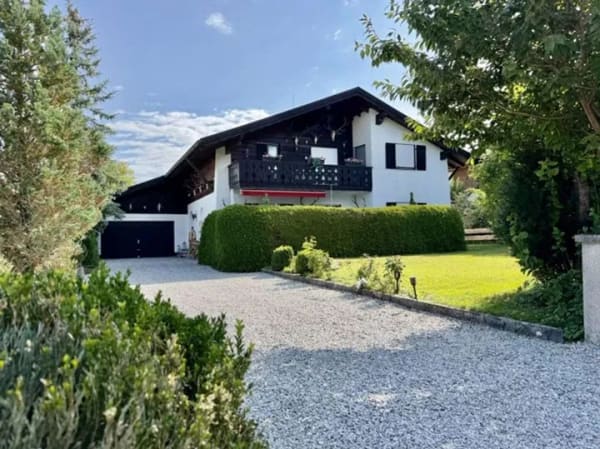Immobilie in Murnau am Staffelsee - Einfamilienhaus am Wiesenrand mit Charme - Bild 0