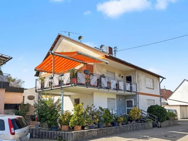 Immobilie in Sasbach am Kaiserstuhl - 3-Zimmer-Dachgeschosswohnung in Jechtingen zur Renovierung nach eigener Vorstellung - Bild 0