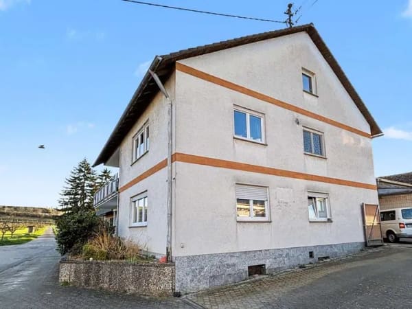 Immobilie in Sasbach am Kaiserstuhl - 3-Zimmer-Dachgeschosswohnung in Jechtingen zur Renovierung nach eigener Vorstellung - Bild 1
