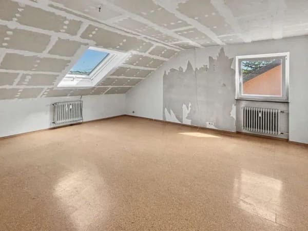 Immobilie in Sasbach am Kaiserstuhl - 3-Zimmer-Dachgeschosswohnung in Jechtingen zur Renovierung nach eigener Vorstellung - Bild 3