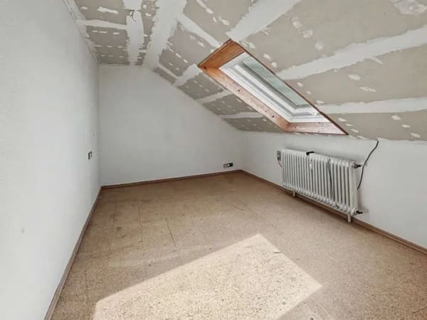 Immobilie in Sasbach am Kaiserstuhl - 3-Zimmer-Dachgeschosswohnung in Jechtingen zur Renovierung nach eigener Vorstellung - Bild 4