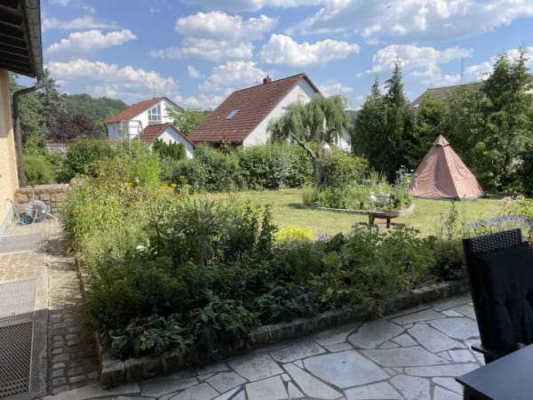 Immobilie in Irchenrieth - Großzügiger Bungalow mit traumhaftem Garten in familienfreundlicher Wohnlage! - Bild 2