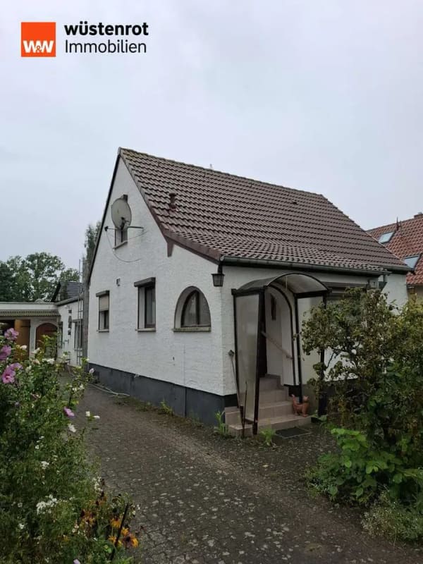 Immobilie in Schöneiche bei Berlin - *Schönes, charmantes Einfamilienhaus, nach Bedarf modernisierungsbedürftig ,in ruhiger Lage* - Bild 0
