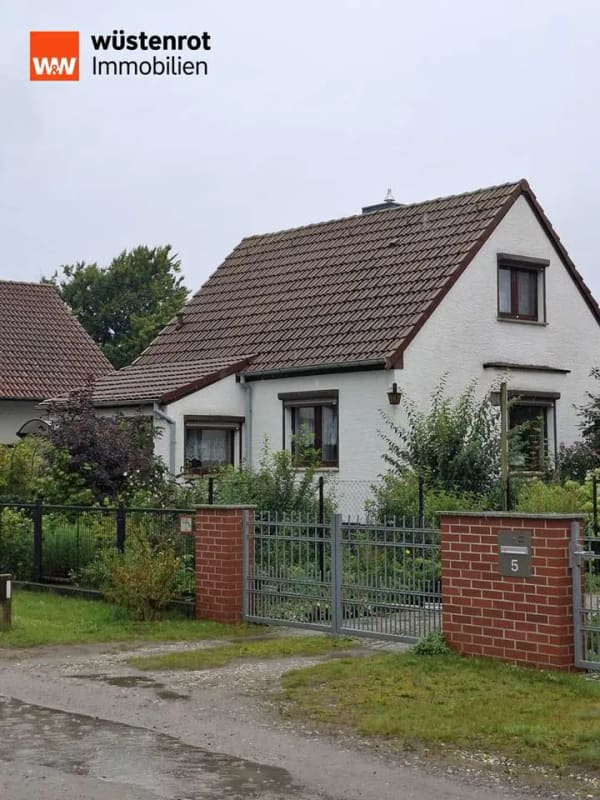 Immobilie in Schöneiche bei Berlin - *Schönes, charmantes Einfamilienhaus, nach Bedarf modernisierungsbedürftig ,in ruhiger Lage* - Bild 1