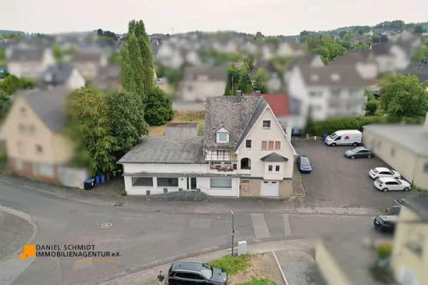 Immobilie in Scheuerfeld - Kapitalanlage mit Entwicklungspotenzial – Wohn- und Geschäftshaus mit vier Mieteinheiten - Bild 1