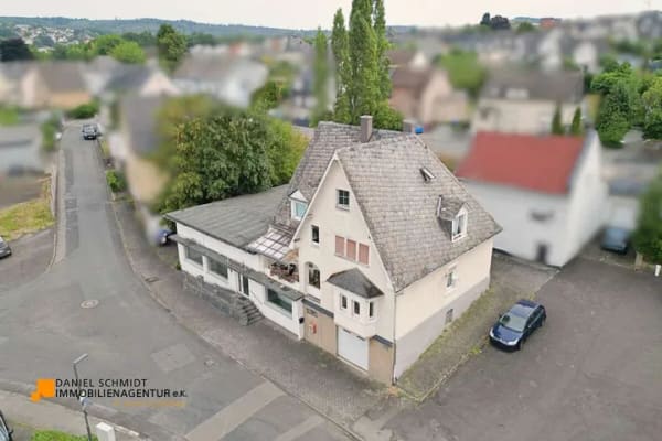 Immobilie in Scheuerfeld - Kapitalanlage mit Entwicklungspotenzial – Wohn- und Geschäftshaus mit vier Mieteinheiten - Bild 2