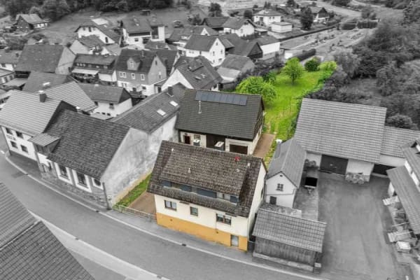 Immobilie in Flörsbachtal - Ehemaliges Bauernhaus mit Scheune und ca. 1.330 m² Grundstück - Bild 0