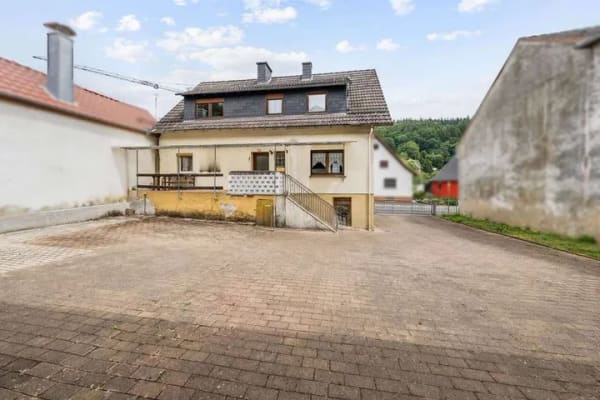 Immobilie in Flörsbachtal - Ehemaliges Bauernhaus mit Scheune und ca. 1.330 m² Grundstück - Bild 1