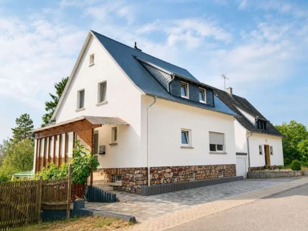 Immobilie in Simmern/Hunsrück - Wohnen mit Perspektive - Einfamilienhaus mit Potenzial für zwei Wohneinheiten - Bild 0