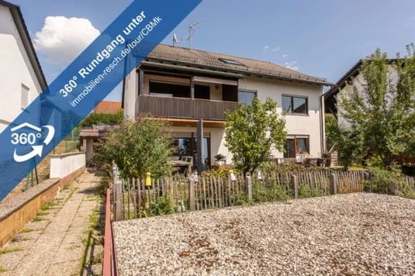 Immobilie in Neuburg am Inn - Zwei sanierungsbedürftige Wohnungen mit zwei Festgaragen in einem 3-Familienhaus in Neuburg am Inn - Bild 0