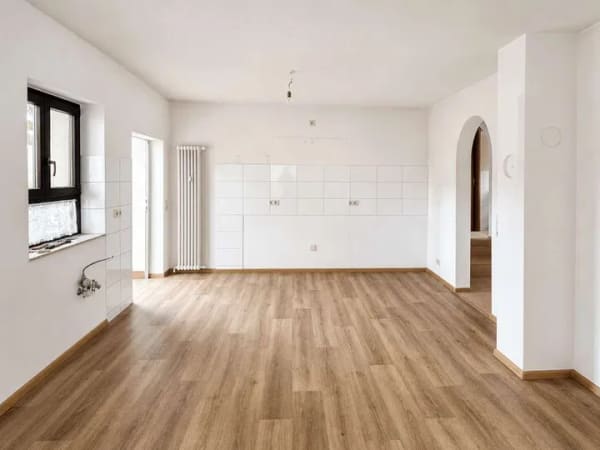Immobilie in Rheinhausen - Zweifamilienhaus mit Ausbaupotenzial in ruhiger Lage von Niederhausen - Bild 0