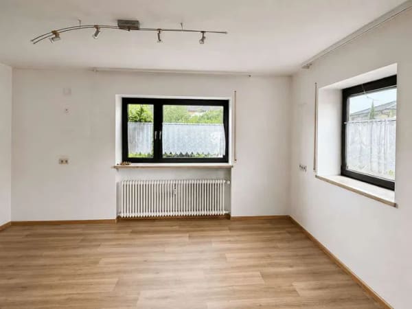 Immobilie in Rheinhausen - Zweifamilienhaus mit Ausbaupotenzial in ruhiger Lage von Niederhausen - Bild 1