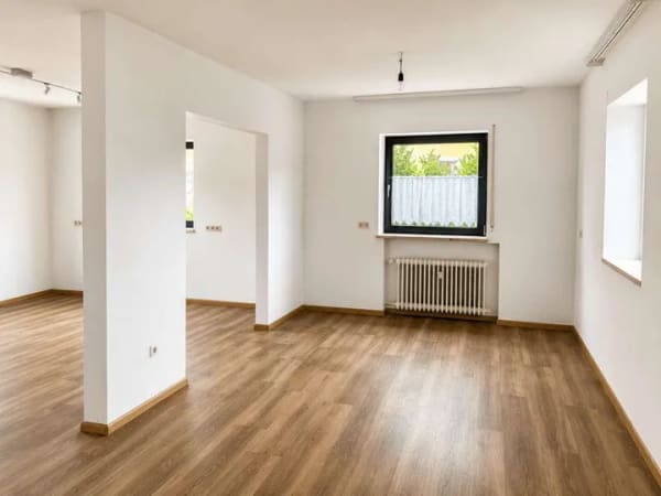 Immobilie in Rheinhausen - Zweifamilienhaus mit Ausbaupotenzial in ruhiger Lage von Niederhausen - Bild 2