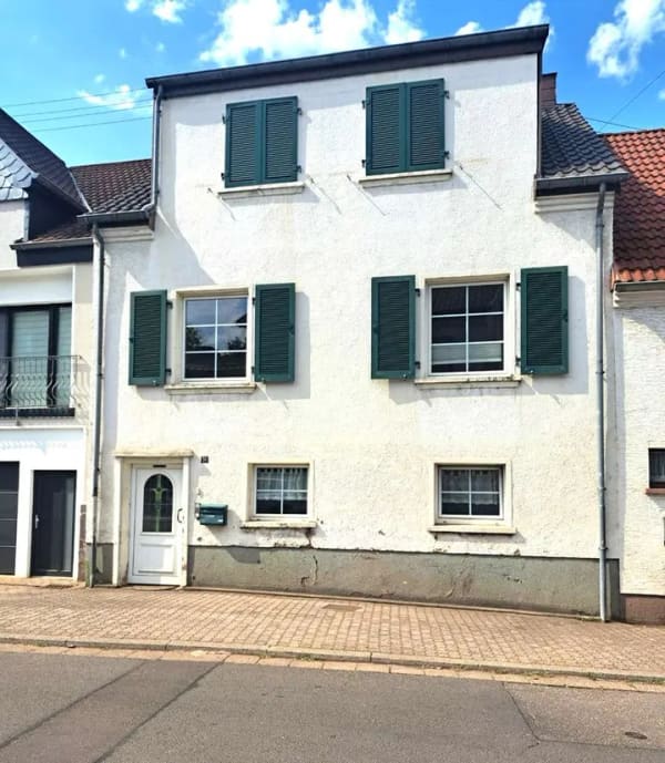 Immobilie in Püttlingen - gepflegtes beidseitig angebautes Einfamilienhaus in Püttlingen - Bild 0