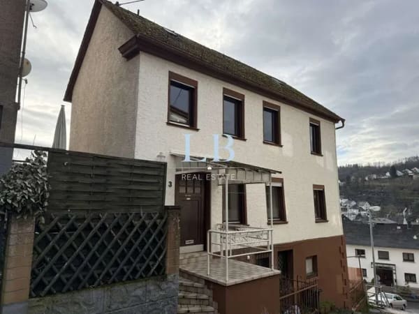 Immobilie in Idar-Oberstein - **Sanierungsbedürftiges Wohnhaus mit Potenzial in zentraler Lage von Idar-Oberstein** - Bild 0