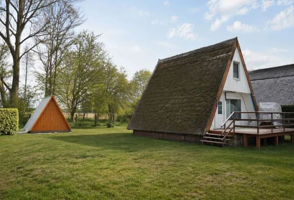 Immobilie in Mönchgut - Reetgedecktes Ferienhaus in Gager – Ruhe & Naturidylle auf der Insel Rügen - Bild 1