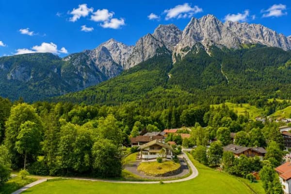 Immobilie in Grainau - Exklusive Villa in unvergleichlicher Panorama-Lage - Bild 1