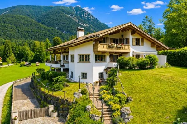 Immobilie in Grainau - Exklusive Villa in unvergleichlicher Panorama-Lage - Bild 2