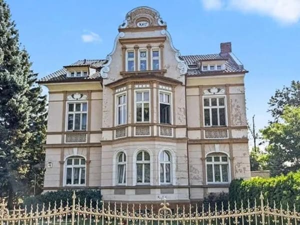 Immobilie in Forst (Lausitz) - Baršć - Mehrfamilienhaus mit großzügigem Grundstück: ruhig gelegene Fabrikantenvilla in Forst - Bild 0