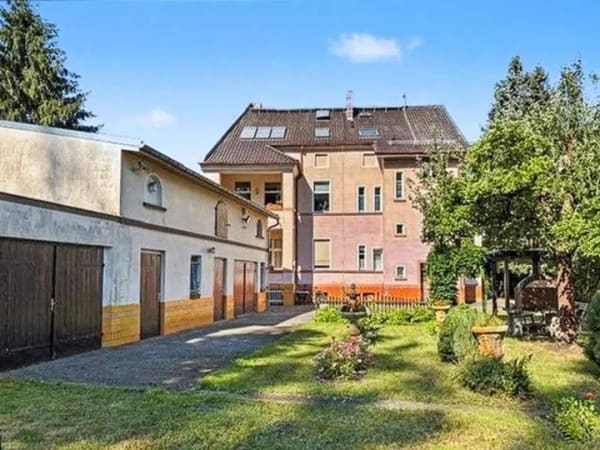 Immobilie in Forst (Lausitz) - Baršć - Mehrfamilienhaus mit großzügigem Grundstück: ruhig gelegene Fabrikantenvilla in Forst - Bild 1
