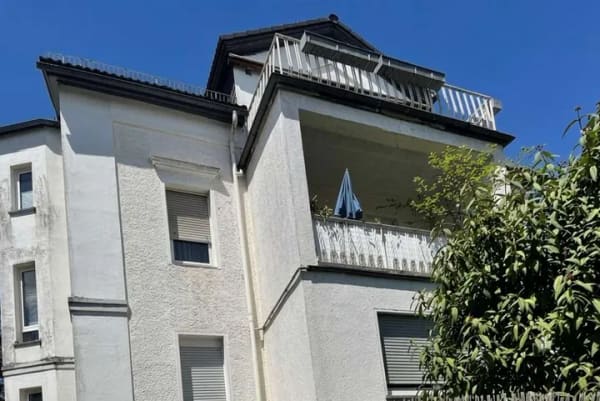 Immobilie in Oberursel - 2 Stadt-Wohnungen mit Balkon in historischem Haus zum Selbstbezug und Kapitalanlage - Bild 0