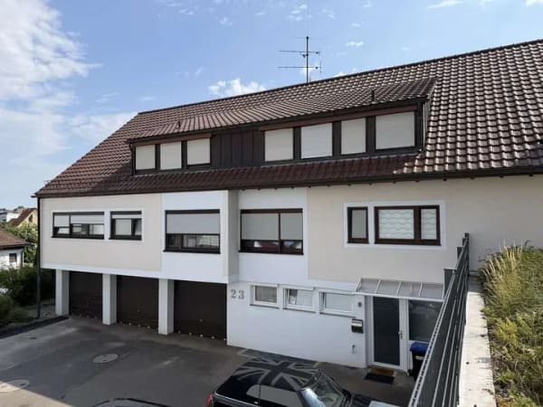 Immobilie in Neuhausen auf den Fildern - Gepflegtes Mehrfamilienhaus in der Ortsmitte von Neuhausen – 5 Wohneinheiten, Lager und 4 Garagen - Bild 0