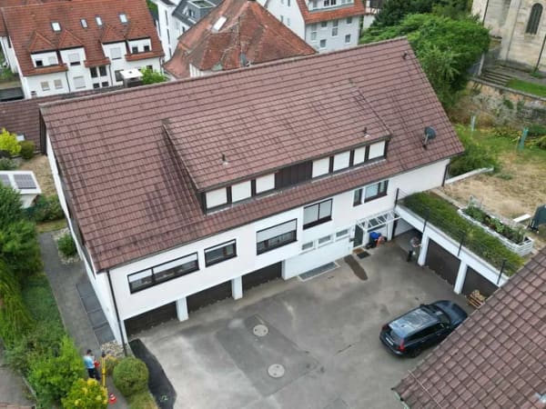 Immobilie in Neuhausen auf den Fildern - Gepflegtes Mehrfamilienhaus in der Ortsmitte von Neuhausen – 5 Wohneinheiten, Lager und 4 Garagen - Bild 2
