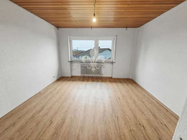 Immobilie in Bexbach - Großzügiger Bungalow – komfortables Wohnen auf einer Ebene mit zusätzlicher Mieteinnahme - Bild 1