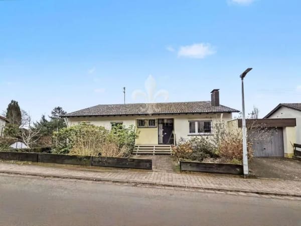 Immobilie in Bexbach - Großzügiger Bungalow – komfortables Wohnen auf einer Ebene mit zusätzlicher Mieteinnahme - Bild 4