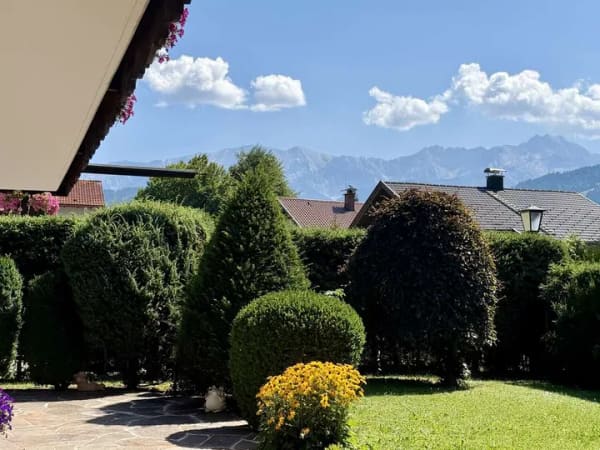 Immobilie in Garmisch-Partenkirchen - Großzügige 2-Zi-ETW mit Garten & 2 Terrassen: attraktive Kapitalanlage – Eigennutzung aktuell ausges - Bild 0