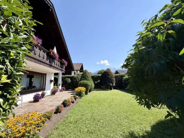 Immobilie in Garmisch-Partenkirchen - Großzügige 2-Zi-ETW mit Garten & 2 Terrassen: attraktive Kapitalanlage – Eigennutzung aktuell ausges - Bild 1