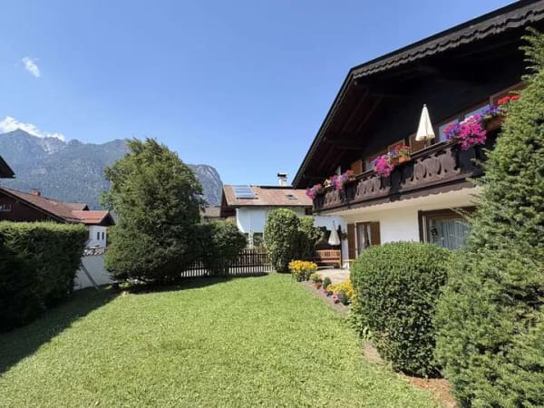 Immobilie in Garmisch-Partenkirchen - Großzügige 2-Zi-ETW mit Garten & 2 Terrassen: attraktive Kapitalanlage – Eigennutzung aktuell ausges - Bild 2