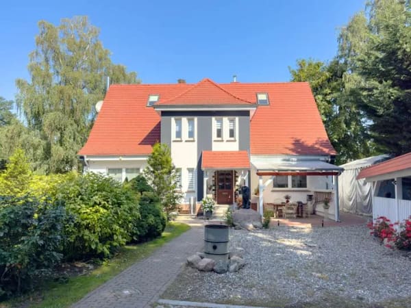Immobilie in Bernitt - Wohnhaus mit 2 vollwertigen Wohnebenen // 250 m², 1.150 m² Grundstück // Familie o. Mehrgenerationen - Bild 1
