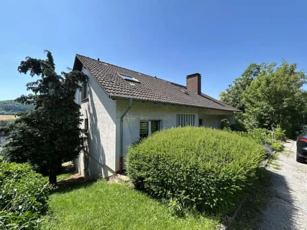 Immobilie in Warburg - Dreifamilienhaus mit Weitblick in Warburg-Germete – Kapitalanlage und Eigennutzung ideal kombiniert - Bild 1