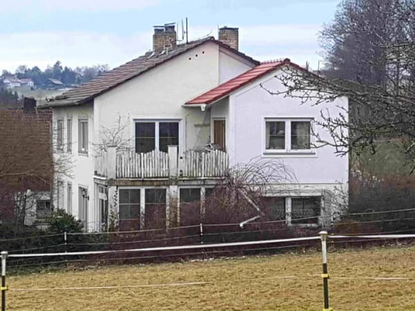 Immobilie in Neuburg am Inn - Großzügiges Wohnhaus in Neuburg am Inn, Wintergarten & Potenzial für zwei Wohneinheiten! - Bild 0