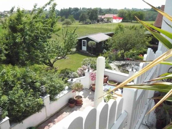 Immobilie in Neuburg am Inn - Großzügiges Wohnhaus in Neuburg am Inn, Wintergarten & Potenzial für zwei Wohneinheiten! - Bild 1