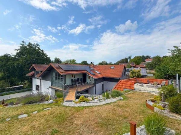 Immobilie in Windorf - Ein Haus mit Geschichte. Ein Garten mit Seele. Und viel Platz für ein neues Kapitel. - Bild 1