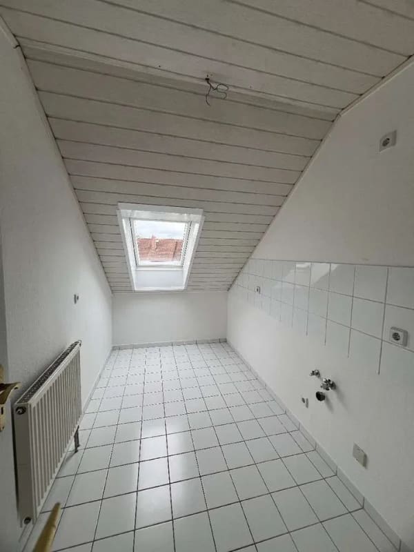 Immobilie in Belgershain - Attraktive 2-Raum-Dachgeschosswohnung mit zwei Balkonen, Stellplatz und besonderem Wohnambiente - Bild 4