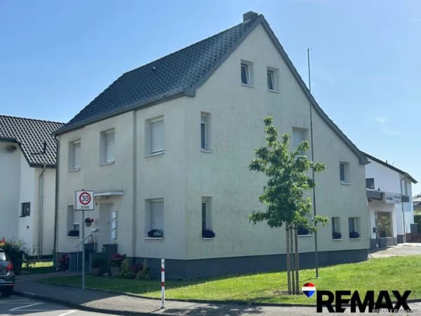 Immobilie in Paderborn - Solides Dreifamilienhaus in gefragter Lage von Elsen! - Bild 0